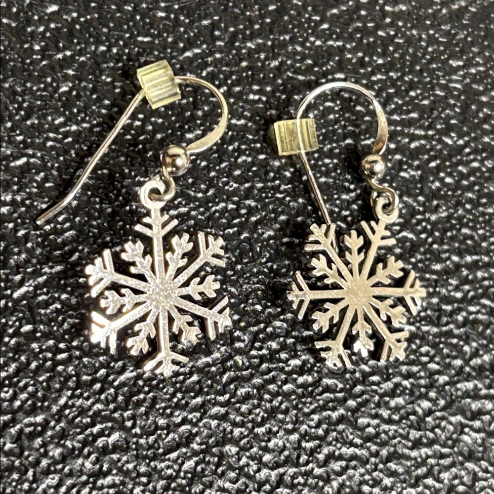 Dainty Marked 925 Winter Snowflake Silver Tone Dangle Earrings